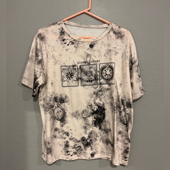 Graphic tee - Picture 1 of 1
